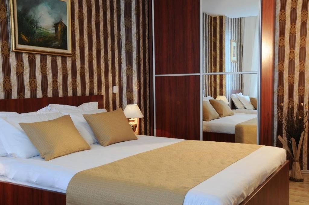 Hotel Royal Escópia Quarto foto