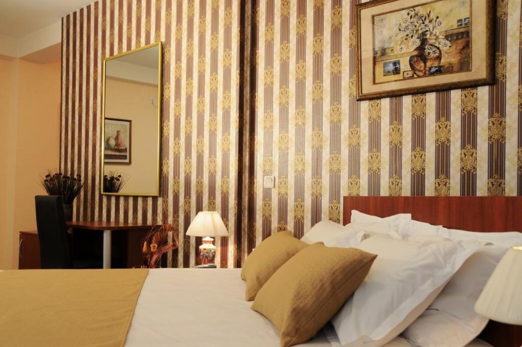 Hotel Royal Escópia Quarto foto